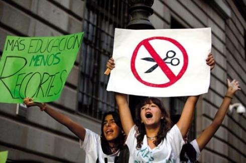 IselaTorres24's tweet photo. #4TRecortaEducación

@delfinagomeza
@SEP_mx
@lopezobrador_
@GobiernoMX

Estudiantes adheridos a la FNERRR denunciaron que el Gobierno que encabeza Andrés Manuel López Obrador pasa por alto la necesidad de invertir recursos en educación. https://t.co/IfYo4uErK0