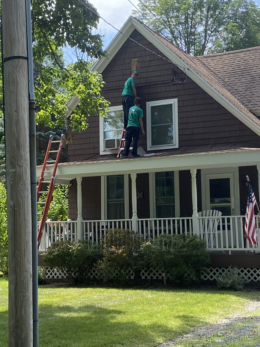 StandardCares's tweet photo. Thank you to our teams out there in this heat, we appreciate you more than you know! #TheseAreTheDays #TeamStandard 💚 
#ThankYou #Appreciation #Summer2022 #summer2022vibes #Heating #Cooling #Insulating #HVAC #Insulation #InsulationInstall #SprayFoam #SettingTheStandardInComfort https://t.co/4PUk9OZR5C