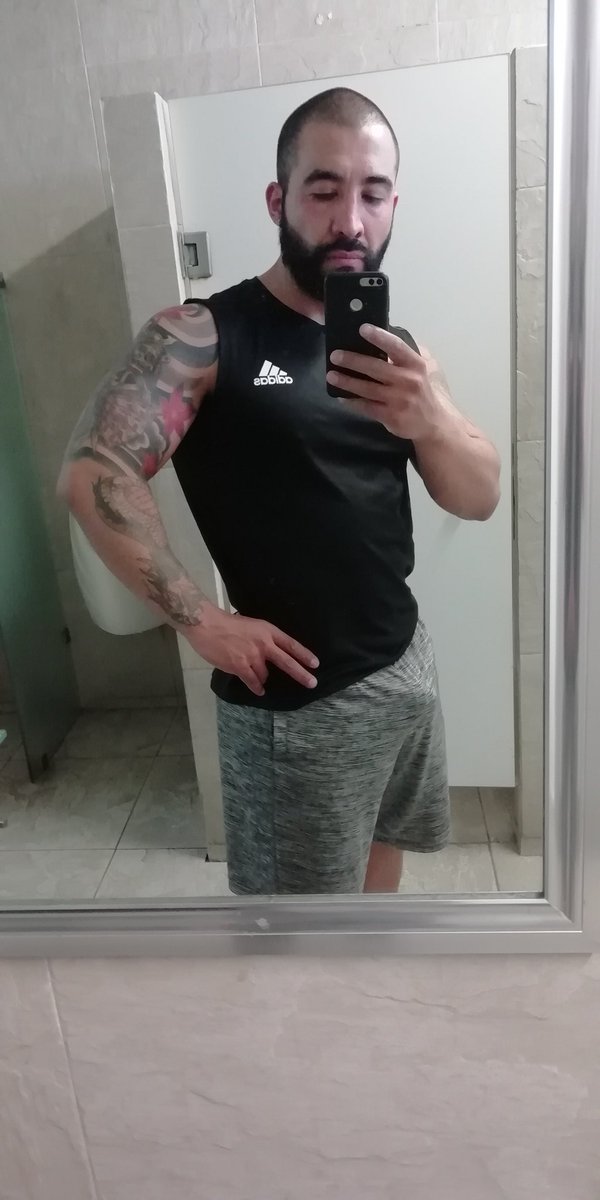 01jonathanjacob's tweet photo. Se han dado cuenta que el 90% de la fotos las tomamos en el baño 😂😂
#fit #entrenaduro #onlyfans #entrenandoencasa #entrenar #sex #pornhup #fitnessmotivacion #absworkout #abdomen #abdomenripied #abs #abdomemdefinido #abdominalesencasa #bodybilding #bodybuiling #atletic #Training https://t.co/5XbGMx6pjt