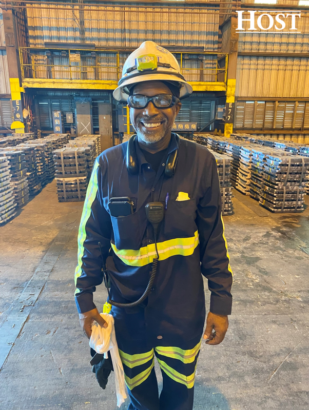 tparkerhost's tweet photo. This week's team member spotlight goes to Avondale, LA Operator Derrick Smith — known ad D-Rock! D-Rock prioritizes looking after his team members’ wellbeing by handing out water &amp; making sure they’re hydrated. Actions like these have great impact in team member safety &amp; care. https://t.co/alXjwyxgma