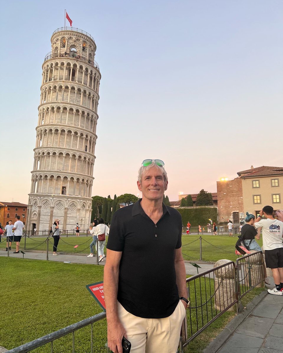 When in Pisa... just lean in 🇮🇹