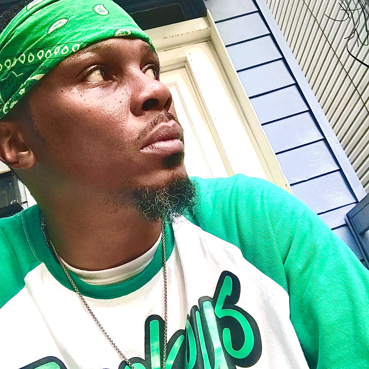DJGoldMouth's tweet photo. Follow #divineprincemusic on #SoundCloud 
🔊
https://t.co/46OsTa4GBZ
🔊
#dp #divineprince #djgoldmouth #newark #hiphop #nj #riotskwad #riotskwadentertainment #prittyugly #nellverdemediaenterprises https://t.co/K4GP6TUefg