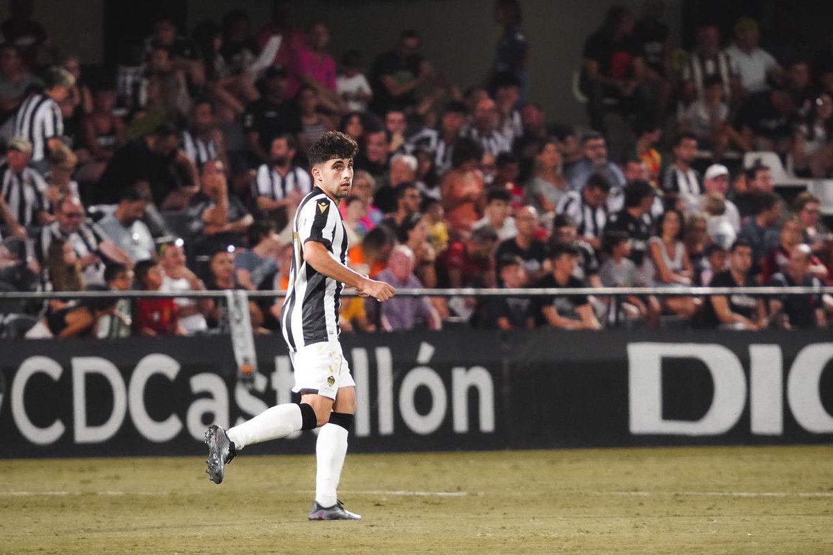 Nachogimenoo's tweet photo. Muy contento de poder jugar el partido del centenario con un Castalia que nos hizo vibrar. 

Toca seguir trabajando para todo lo que viene🤜🏽⚒

Este es un día que nunca olvidaré. Gracias a todos por el apoyo. Que bonito es ser del @cdcastellon 🖤🤍 #PPO https://t.co/aJ9ChQduDV