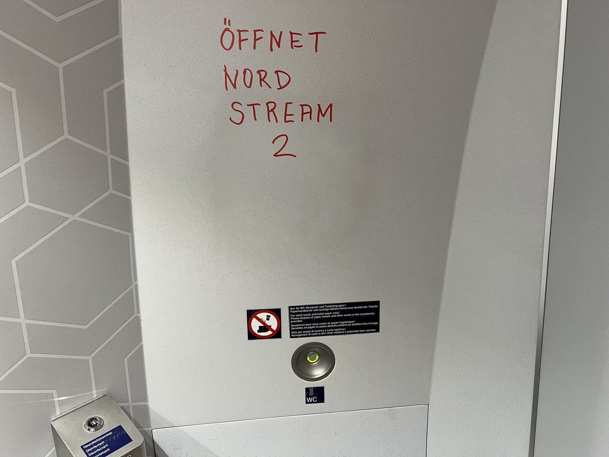 Fundort Toilette, ICE, Deutsche Bahn: Starker, subtiler Beitrag in einer komplexen Debatte …