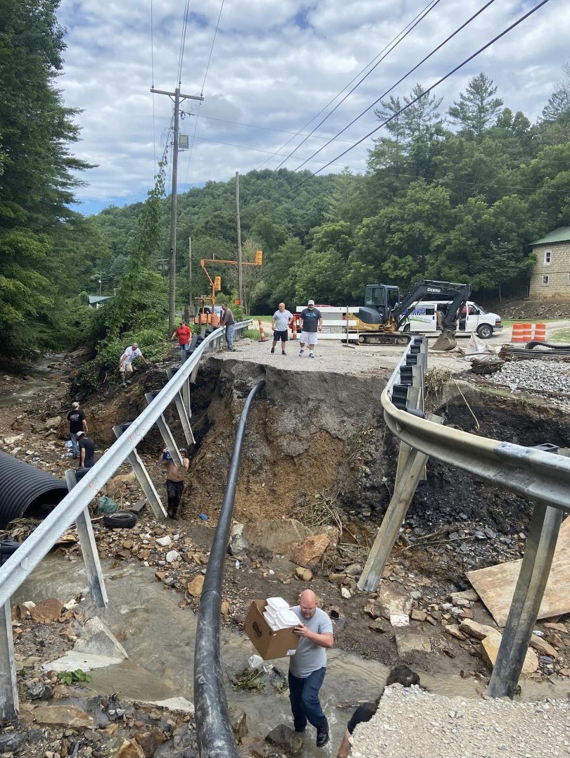 In EKY, there’s 37 dead, thousands without electricity/water, communities only reachable by air &amp; displaced students/teachers whose schools are destroyed (including Robinson that I used to teach at). Any donation or even a retweet is greatly appreciated! secure.kentucky.gov/FormServices/F…