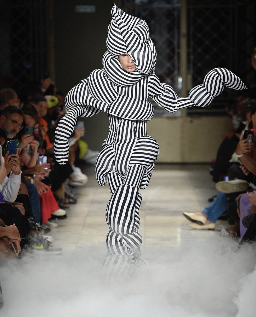 canalacultura's tweet photo. #CasaDeCriaturas
#ArteModa
Por #RoberDognani
#SaoPaulo https://t.co/zjI6GVdftS