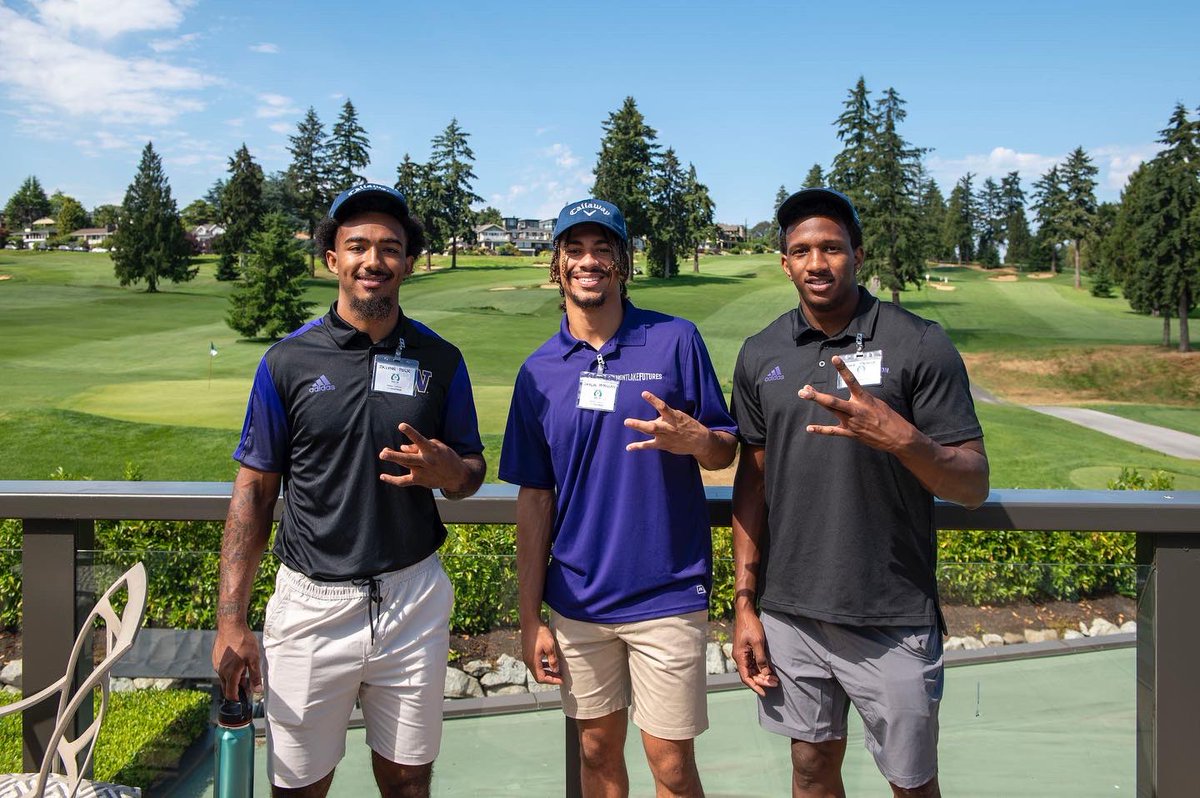 montlakefutures's tweet photo. Earlier this week husky football players @themikepenix @jpolk_22  and @jalenmcmillan20 helped out at the @solutions_hope annual Charity Golf Classic. The event was a huge success raising over $136,000 for families in need! Proud of these dawgs for using their platform for good! https://t.co/shs9jPkOMN