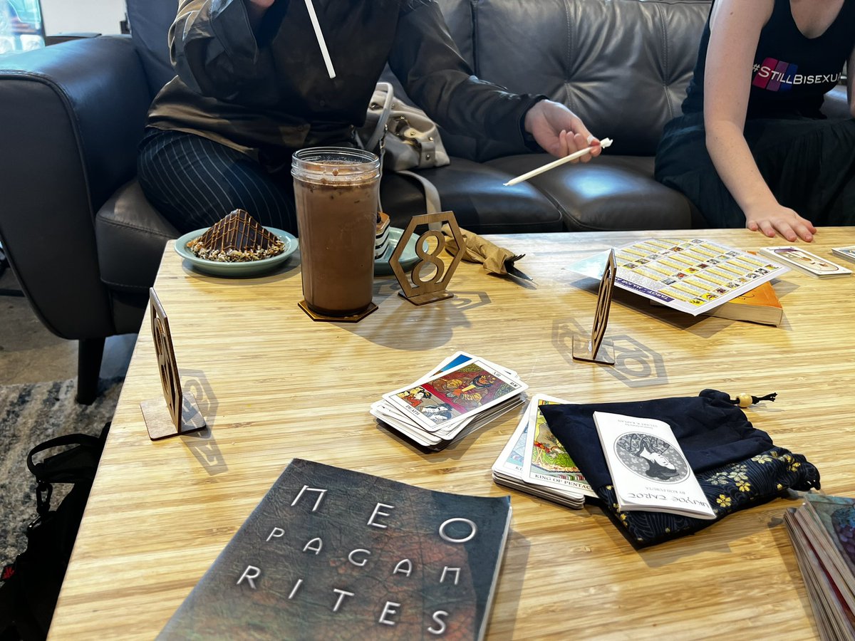 primaldruidry's tweet image. Just a couple more pics from the meetup yesterday. Such a good time 🥰 #pagancommunity #realcommunity