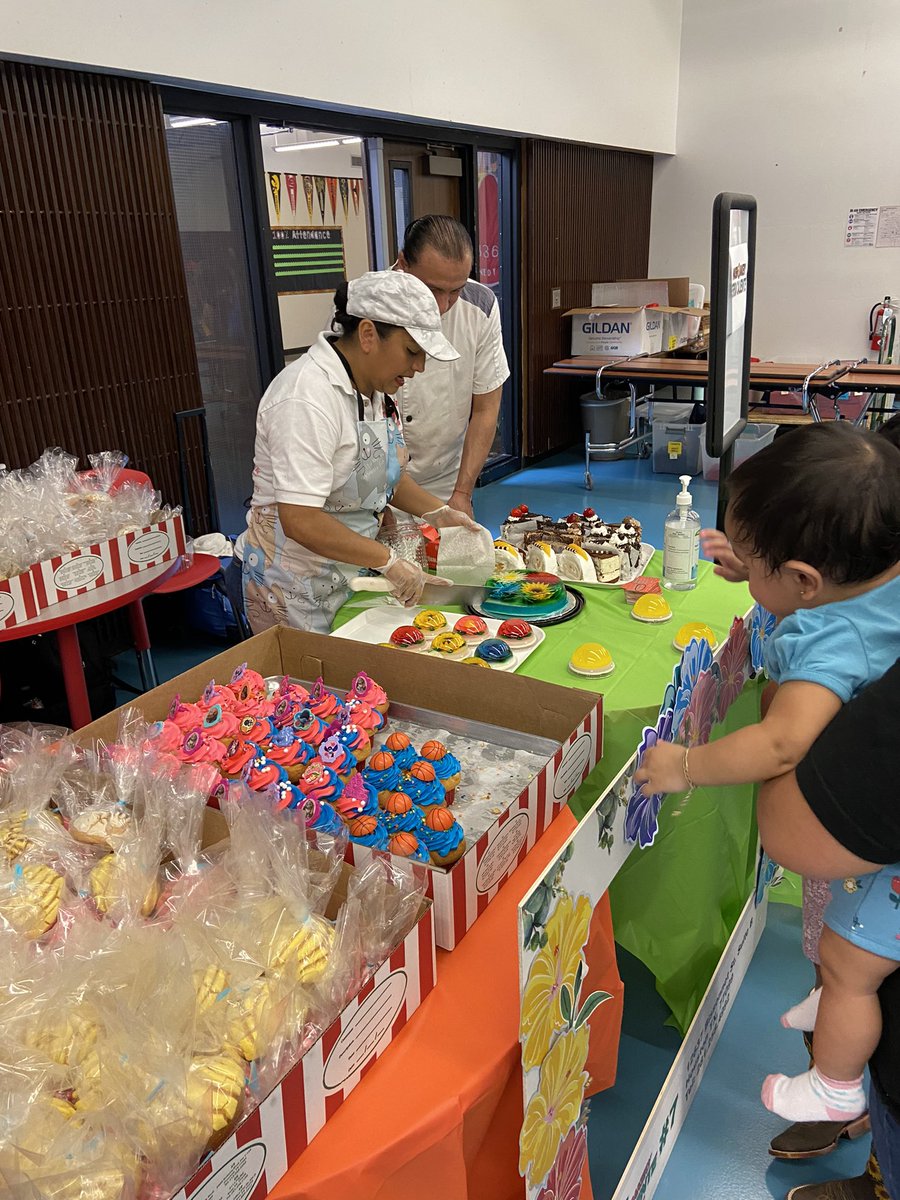 KennedyCougs's tweet photo. We’re WILD about kickin’ off the 2022-2023 school year… delicious treats, face painting, outdoor games, and endless fun at our Meet the Teacher Block Party! #SafariToSuccess #ExcellentOnPurpose https://t.co/ZuJPFZJjm2