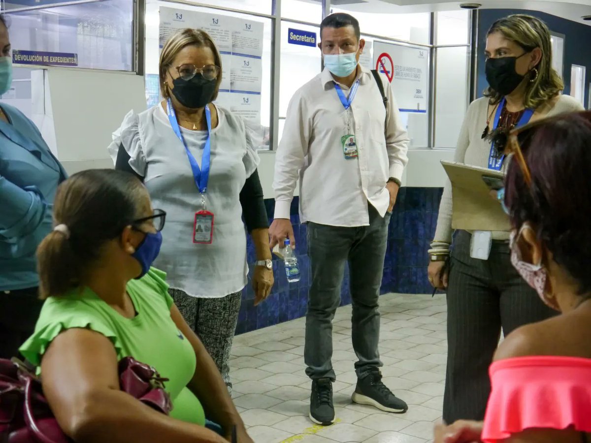 gladysrequena's tweet photo. Durante esta jornada pudimos verificar el desarrollo de la cotidianidad, pudimos además, conversar con las usuarias y usuarios que se encontraban realizando alguna solicitud. Visitamos además la oficina de la Inspectoría General de Tribunales y conversamos con sus trabajadoras. https://t.co/JVI2wtQhen