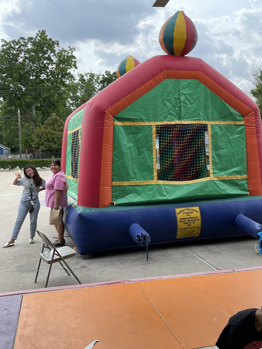 letym_02's tweet photo. @JamesBerryHISD back to school bash going on now until 6pm! Giveaways, free haircuts, community pop up market! Come join the fun!! @TeamHISD @HoustonISD https://t.co/hsHpRskBka