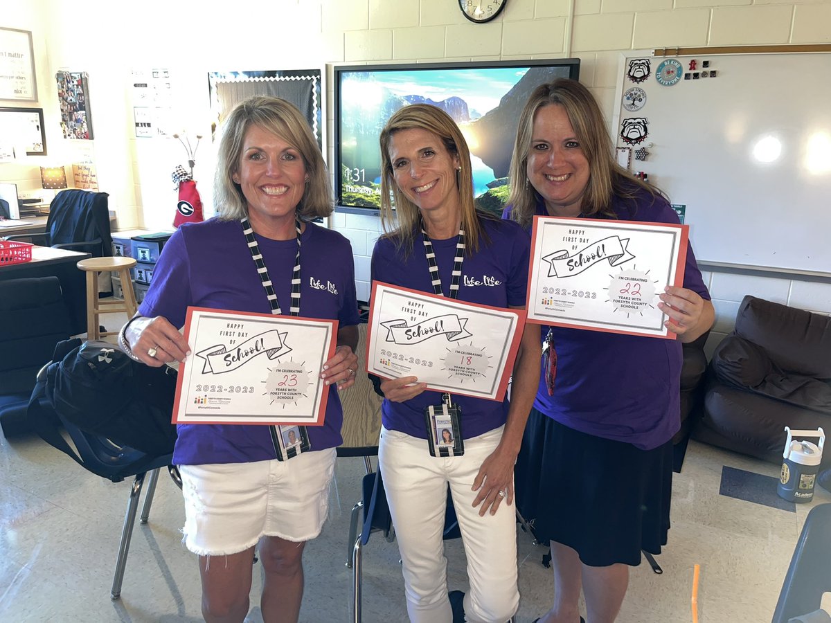robinscottryan1's tweet photo. Loving Life at the LAKE!! 💜💛💜 #ForsythConnects @LakesideMDL https://t.co/odsF99OrYd