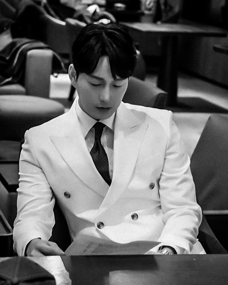 ᅟᅟᅟᅟ

ᅟᅟᅟᅟᅟ────────   𝑓𝑟. 𝟷𝟿𝟾𝟾.
ᅟᅟᅟᅟᅟ그와 데이트 밤, 𝖶𝗂𝗇𝗍𝗁𝖾𝗋.

ᅟᅟᅟᅟᅟᅟ