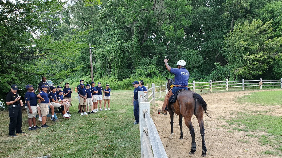 PPDMountedUnit's tweet photo. Mounted patrols head trainer P/O Robinson giving our future officers @PPDExplorers the in/outs on what it takes to become a rider, while also taking a visit to Papito’s stall who’s loving the attention #philamountedpatrol #Ppd #Ppdexplorers https://t.co/SBMObEMWmk