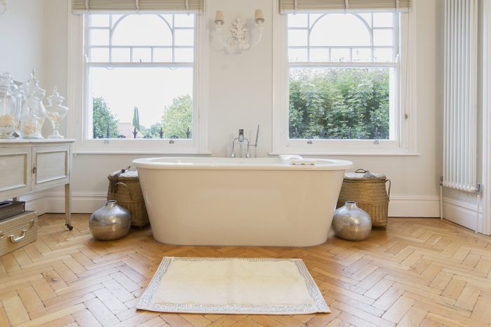 master_cleaners's tweet photo. This is how to wash bath mats so they're fresh, fluffy and free of bacteria. Plus, find out how often to wash them—and when it's time to shop for replacements. https://t.co/N27XjgjKn5 #cleaning #sonomacounty #smallbusiness https://t.co/eLIlSmXaUU