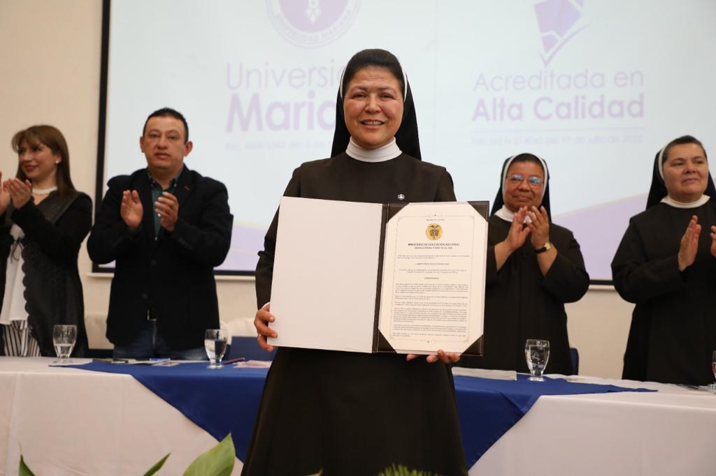 maxgomezt's tweet photo. La directora de Calidad de la Educación Superior, @elcypat, fue la encargada de acompañar a la @UMarianaPasto en la entrega de la acreditación institucional que reconoce su calidad académica. Felicitamos a toda la comunidad universitaria por este importante logro. https://t.co/x1tZstetgy