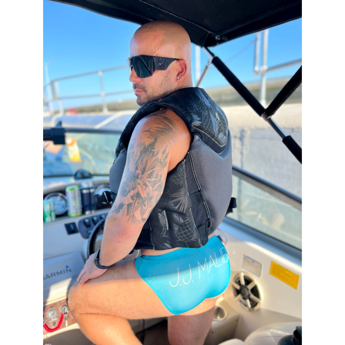 All aboard! 🛟 Naked Feet Only, Sir! 👣 OnlyFans.com/CollinAndJosh ➡️ also follow @Collinandjoshx1 @CollinWoodXX #viral #gayinfluencer #trending #hotboys #versace #gaysoftwitter #chicago #onlyfans #gaytraveler #tattedmen #boatdaddy #nakedfeet #enjoytheride #yacht #boatlife #fyp