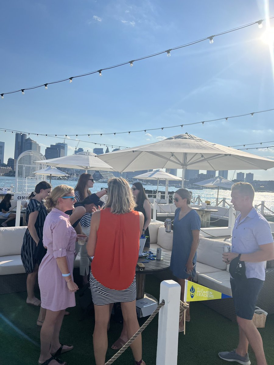 _WomenLeaders's tweet photo. We 👀 you Boston Women Leaders! 
Great turnout at the Boston Happy Hour today! 💙💚 #WeAreWomenLeaders 

Interested in hosting a Happy Hour in your city? Reach out to the Women Leaders Team! https://t.co/UcHUvHksiI