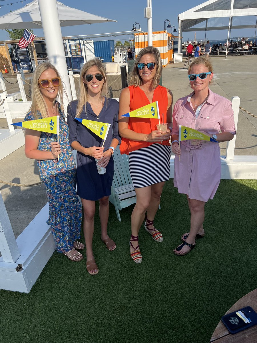 _WomenLeaders's tweet photo. We 👀 you Boston Women Leaders! 
Great turnout at the Boston Happy Hour today! 💙💚 #WeAreWomenLeaders 

Interested in hosting a Happy Hour in your city? Reach out to the Women Leaders Team! https://t.co/UcHUvHksiI