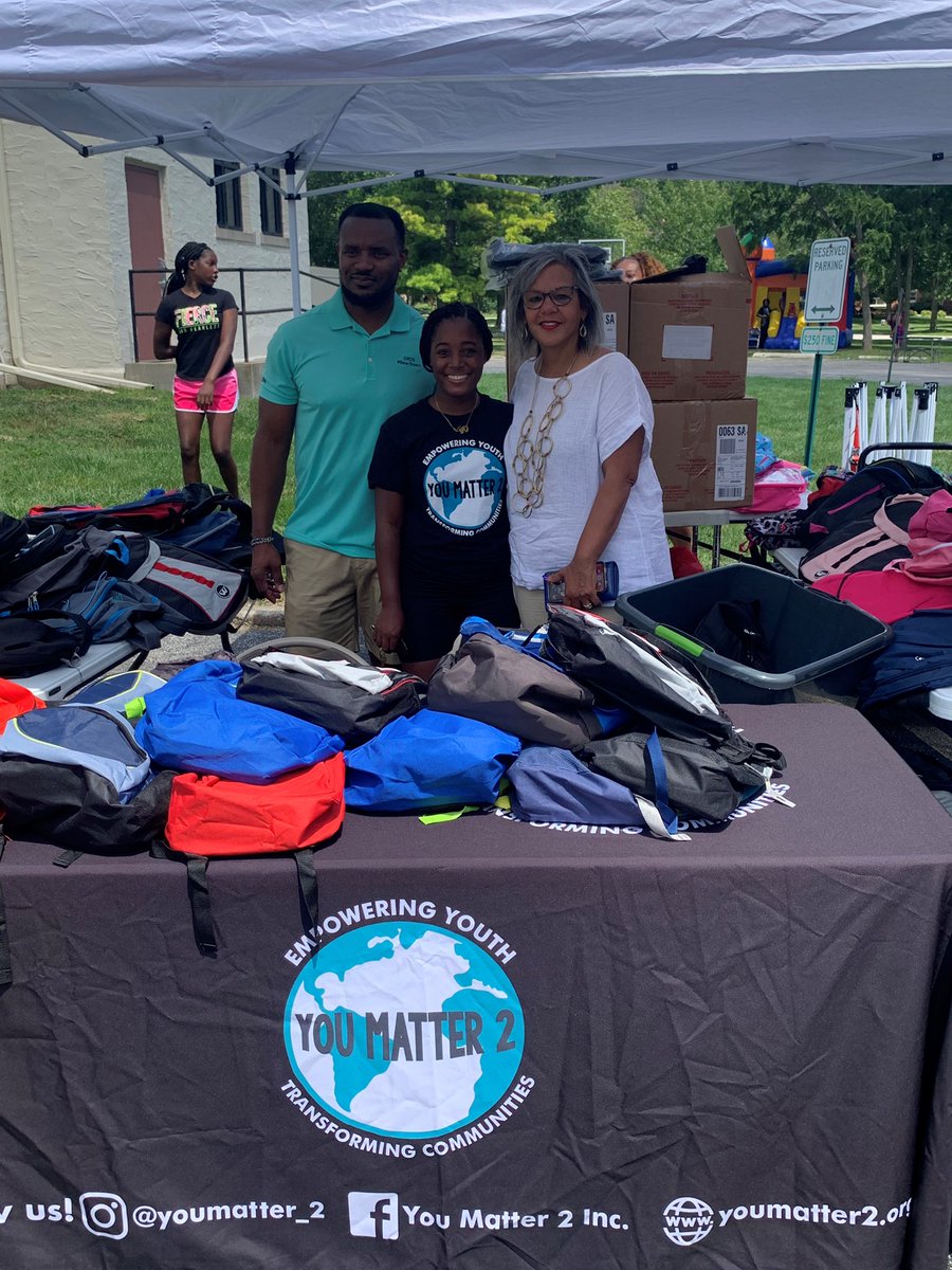 RepRobinKelly's tweet photo. I want to thank @amazon for donating backpacks and school supplies to my constituent Destiny Watson’s organization @youmatter_2. The organization’s mission is to provide South Suburban youth and families with opportunities to develop leaders and engage communities. https://t.co/wBMvLa5YTp