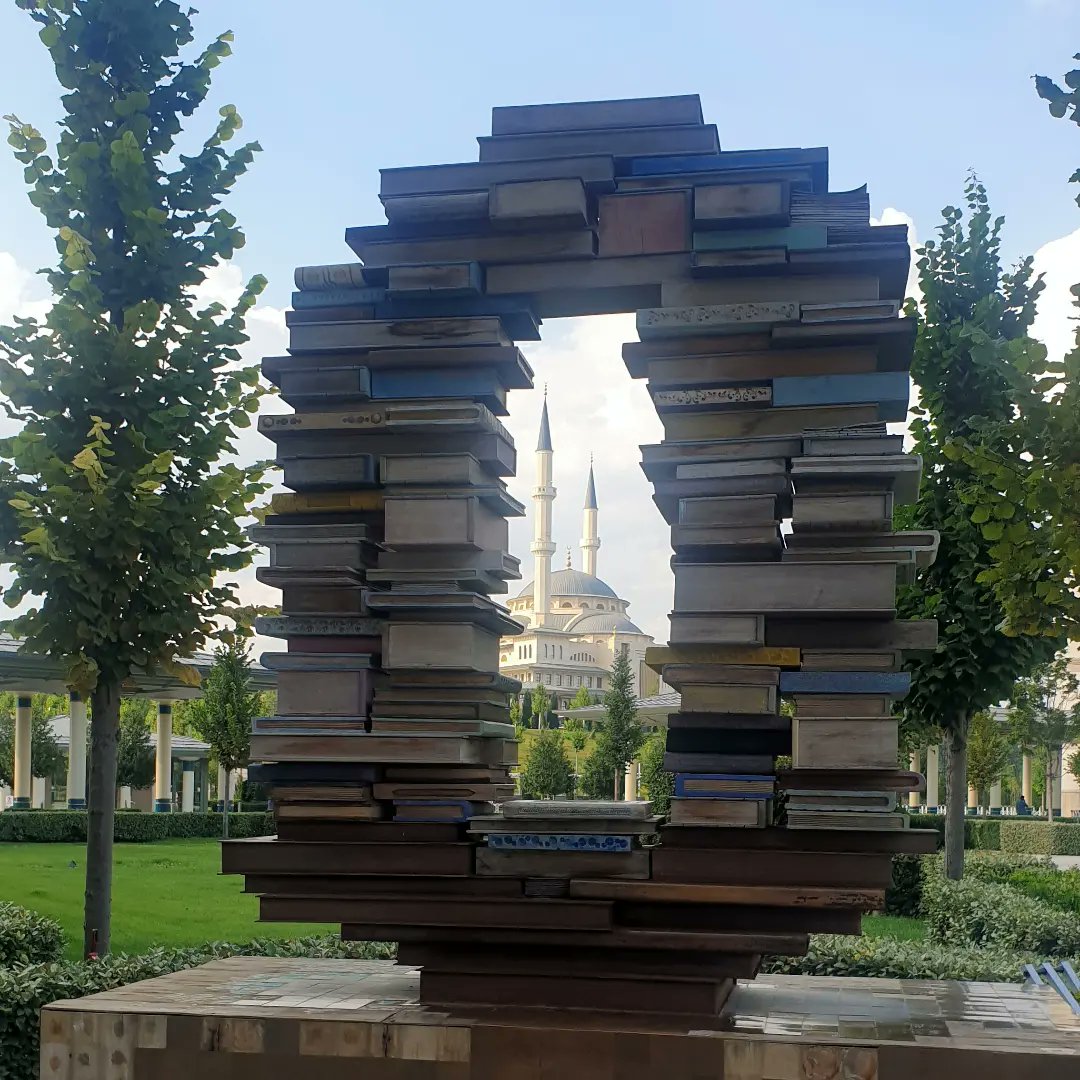 Alak suresi (4-5) O, kalemle yazmayı öğretendir, insana bilmediğini öğretendir.