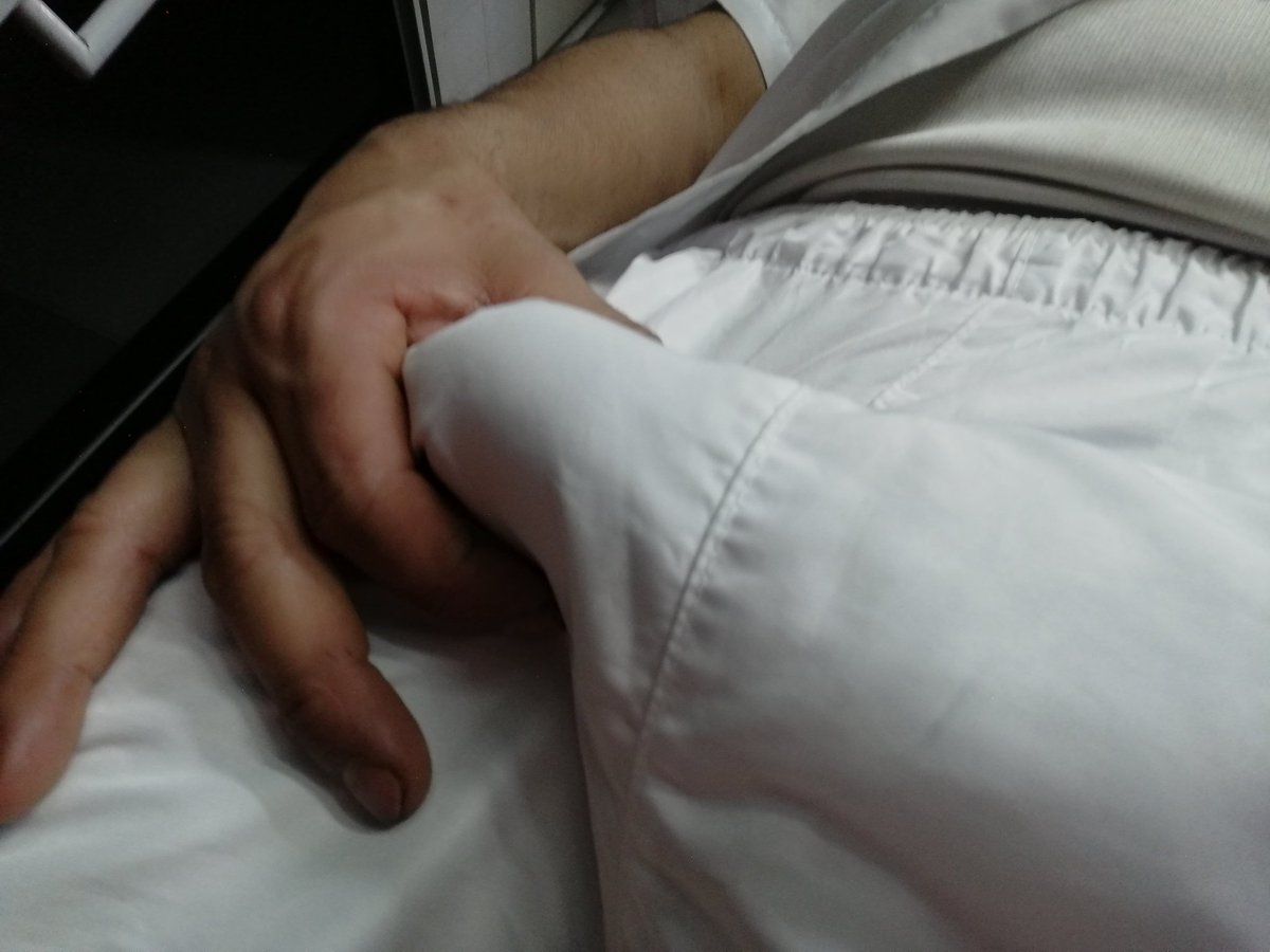 Alexanderpr1989's tweet photo. Cuando un seguidor te pone conversaciones calientes y estás en el trabajo 🤤🤤🤤🤤🤤🤤 https://t.co/KzsK53sipD