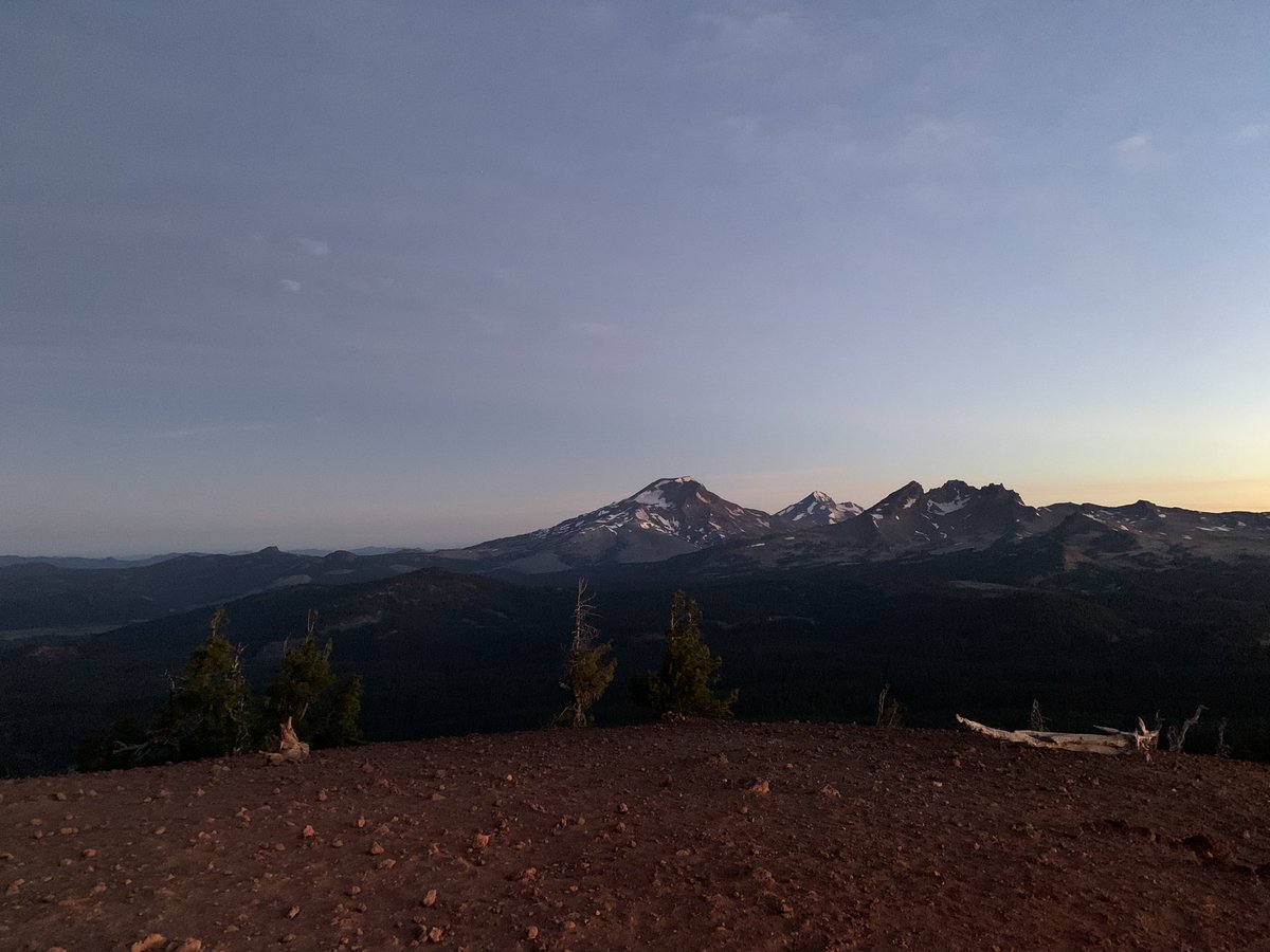 pjroch13's tweet photo. Mount Tumalo after work this morning https://t.co/zLUwLZZDPd