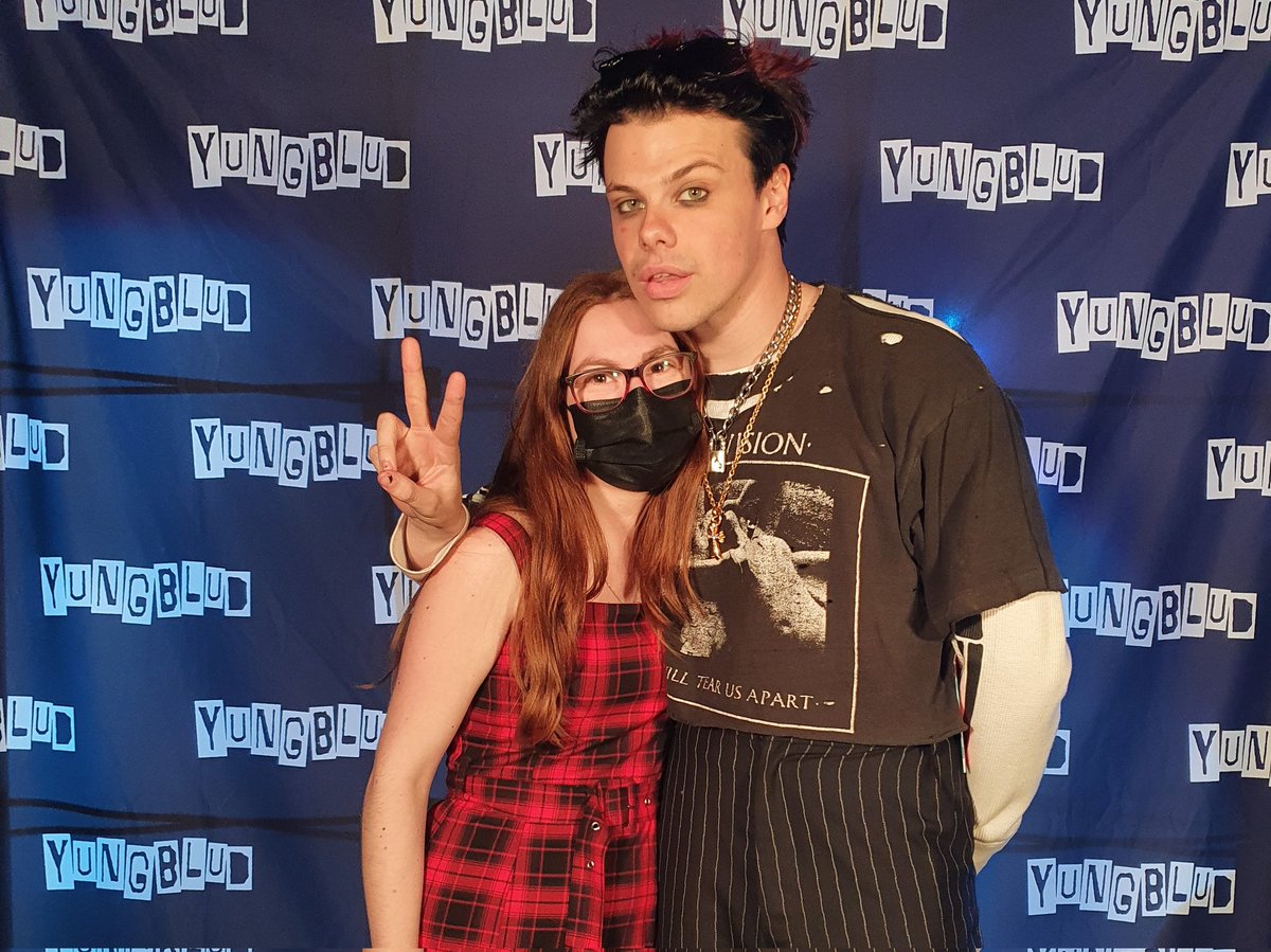 soleblackstar_'s tweet photo. happy birthday dom, thank you for creating such a beautiful family and a safe place. Love you, see you soon 🖤 @yungblud https://t.co/tm8yBwVtXG