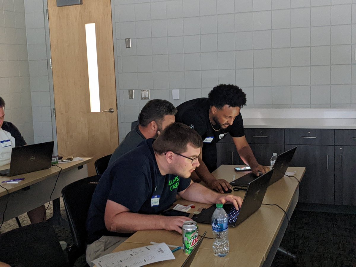 raynexpress's tweet photo. Largest group yet from North Carolina...and you all came ready to learn today!
Truly inspiring to see educators learn Epic's tools - we're modernizing educational methods and bridging the gap between games and careers ๐ฎ
#NCEELs #UnrealEdu #FCLEdu https://t.co/ehJDSORHu9