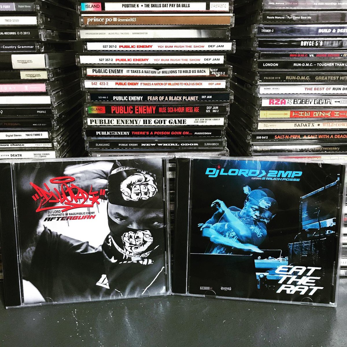 DjLORDofficial's tweet photo. “Guilty by Association”👊🏾
@PublicEnemyFTP
• @90srapjunkie
Today’s delivery. Public Enemy’s DJ Lord is in the house!
•
#hiphop #90shiphop #hiphopcollection #collector #classicalbum #dj #dmc #turntablism #turntablist #djlord #publicenemy #prophetsofrage #terrorwrist https://t.co/D4o48UptgO