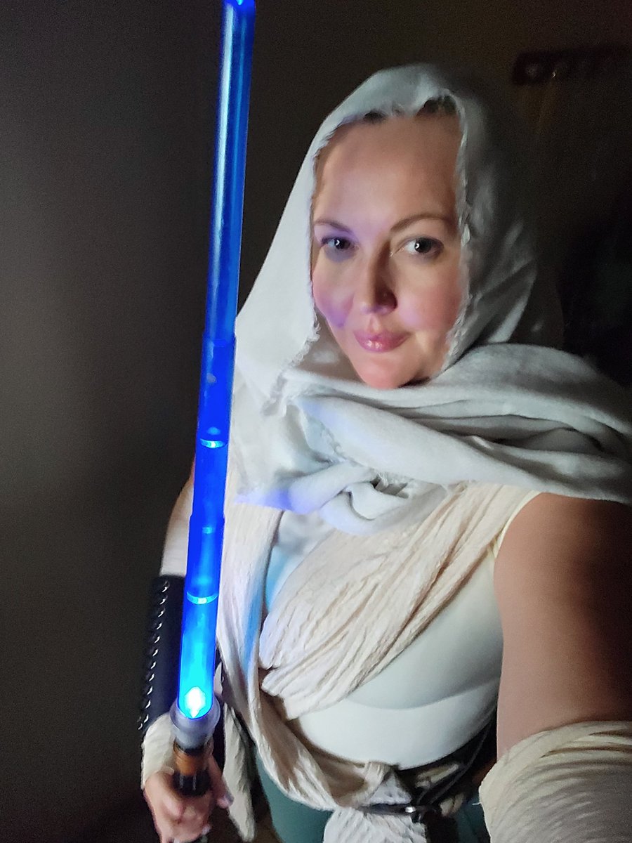 eCommerceLaura's tweet image. Excited to make the trek from #Austin to #SanAntonio on Friday for @CelebFanFest as #Rey from #StarWars. As an occasional (extra) actress and FT Partner Sales Manager in the high tech sector, meeting the real #ObiWanKenobi will be an adventure. #MayTheForceBeWithYou #PMXSuperhero
