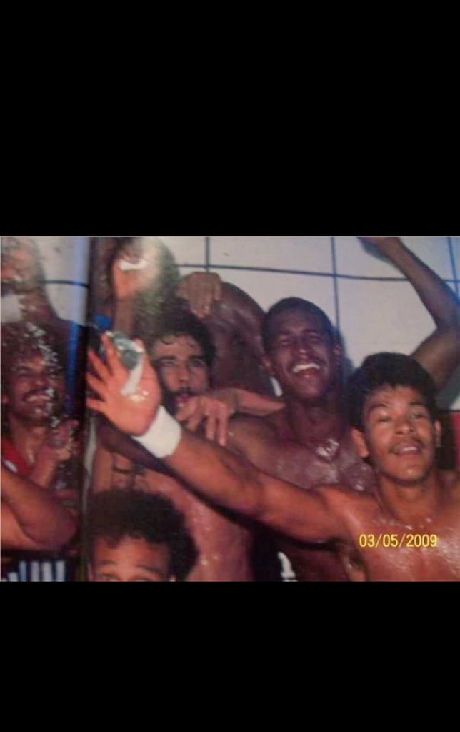 lugramo's tweet photo. No se llora como marica lo que no defiendes como hombre.. https://t.co/7GxxSFoX3f