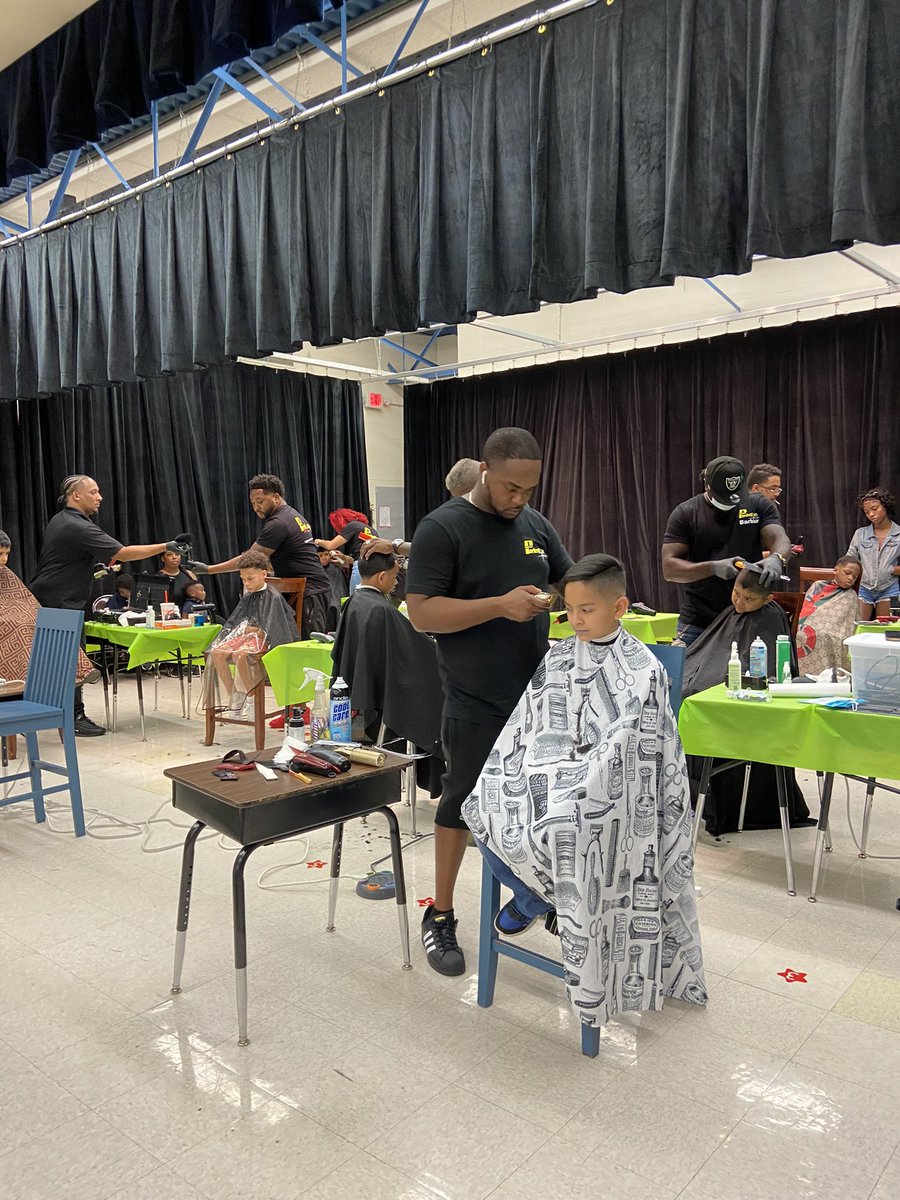 KennedyCougs's tweet photo. Kennedy Cougars will be lookin’ fresh for the 2022-2023 school year thanks to Perfections Barbershop💈 @AliefISD #SafariToSuccess #ExcellentOnPurpose https://t.co/GdhTT2z1iL