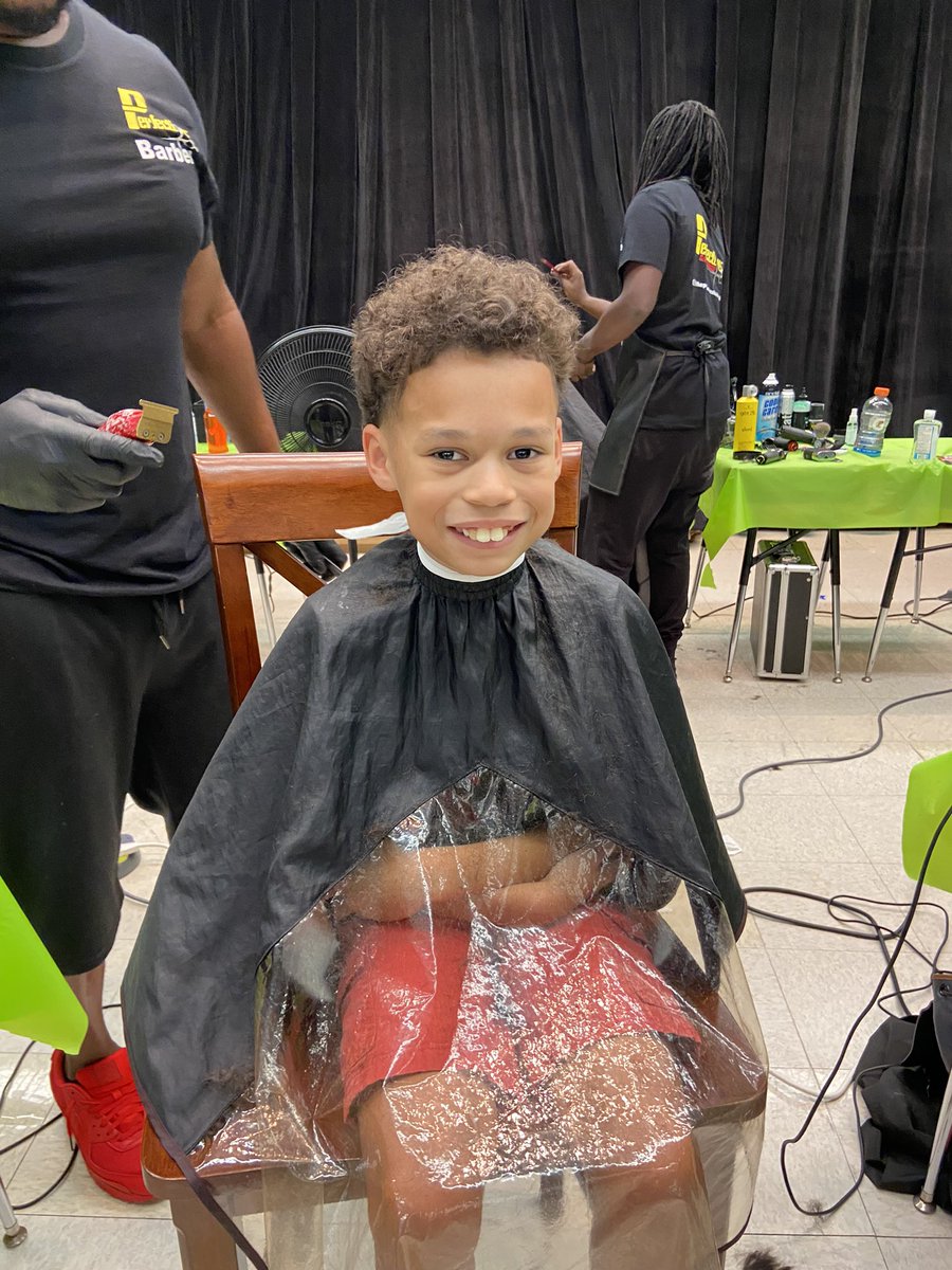 KennedyCougs's tweet photo. Kennedy Cougars will be lookin’ fresh for the 2022-2023 school year thanks to Perfections Barbershop💈 @AliefISD #SafariToSuccess #ExcellentOnPurpose https://t.co/GdhTT2z1iL
