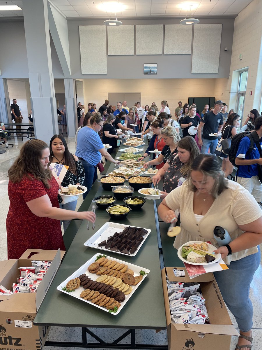 FCPSPLcoord's tweet photo. Thank you FCTA for sponsoring a delicious lunch for our FCPS new hires! #FCPSPL. #FCPSWelcome #FCTA https://t.co/jtryNHrhML