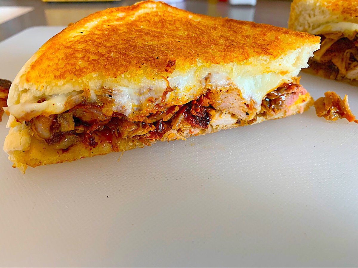Pulled Pork Grilled Cheese 🔥🔥🔥🔥 

#BBQ #AmericanFood #food #Foodporn #smokedmeats #dinner #pitmaster #cheflife #yummy #GrubHausBBQ #BBQNation #BBQLife