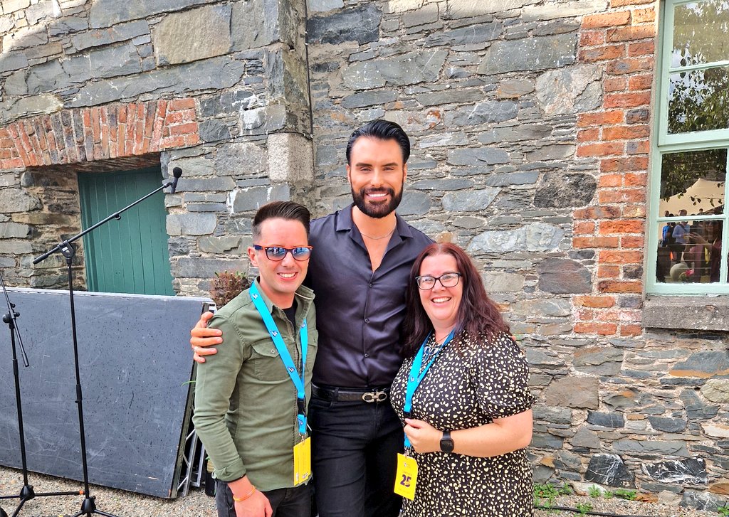 ZoeAnderson's tweet photo. So my day went like this! What a pleasure to meet the lovely Rylan 😍 @Liberty_IT @Rylan #rylanforpm https://t.co/nFGYky491g