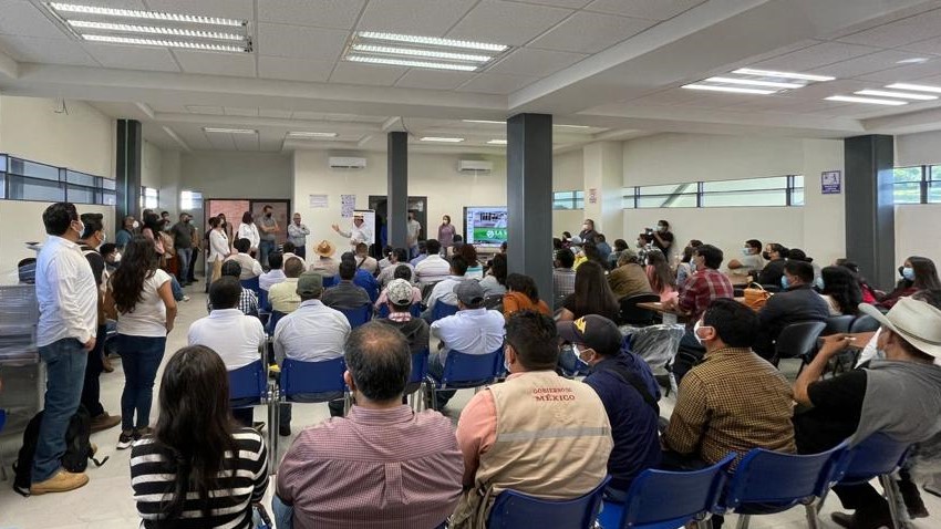 Raul_PaulinH's tweet photo. El equipo #SembrandoVida tuvo la oportunidad de experimentar procesos de despulpado, deshidratación y pulverización de cítricos. La vinculación,con estos actores, impulsará la incorporación de tecnología aplicada y valores de empresas sociales rentables. #ProduciryTransformar 3/3 https://t.co/fvkre3yrpL