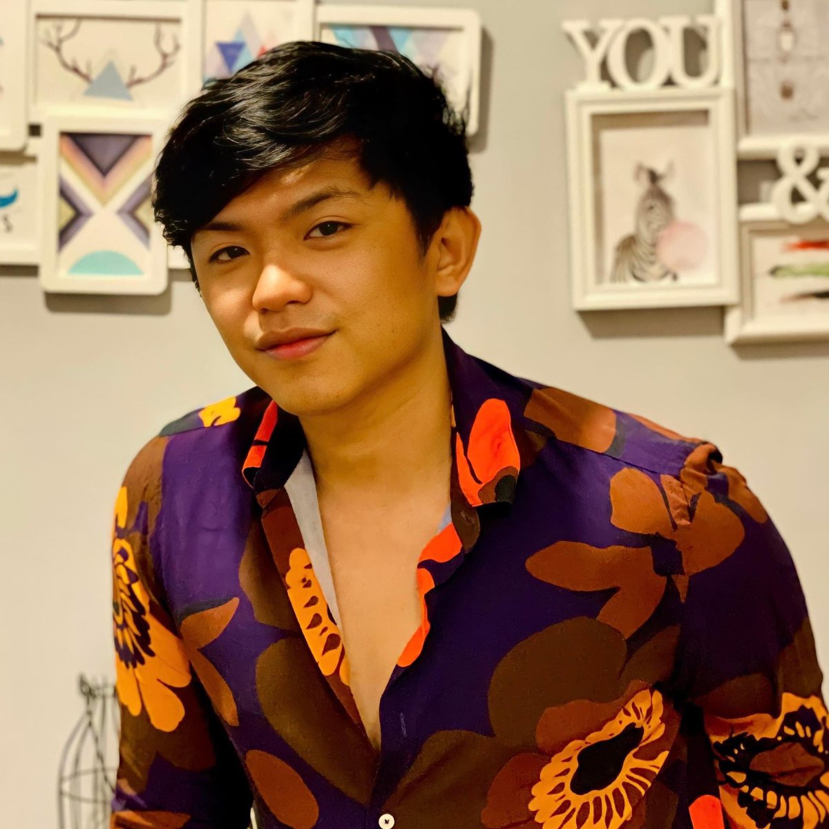 Ang pinakasikat na Director/Celebrity sa kanyang henerasyon. Ang Galing!

MIM BLOCKBUSTER MOVIE
#MiMDay3Showing 
#MiMNowShowing