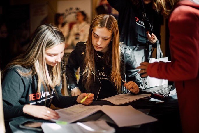tedxarequito's tweet photo. ❌ Les queremos acercar algunas capturas de nuestro equipo Fotografía  de #TEDxArequito en plena acción! 📸

❌ Se  imaginan lo que se viene pronto en #TEDxArequito ⁉️

 ¿Están preparad@s para ver más? ⚡📽️
#TEDx #tedxtalks #TED #InnovacionesDisruptivas #arequito #charlas https://t.co/jEJSOZsRv8