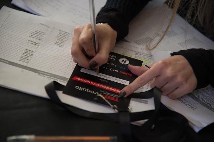 tedxarequito's tweet photo. ❌ Les queremos acercar algunas capturas de nuestro equipo Fotografía  de #TEDxArequito en plena acción! 📸

❌ Se  imaginan lo que se viene pronto en #TEDxArequito ⁉️

 ¿Están preparad@s para ver más? ⚡📽️
#TEDx #tedxtalks #TED #InnovacionesDisruptivas #arequito #charlas https://t.co/jEJSOZsRv8