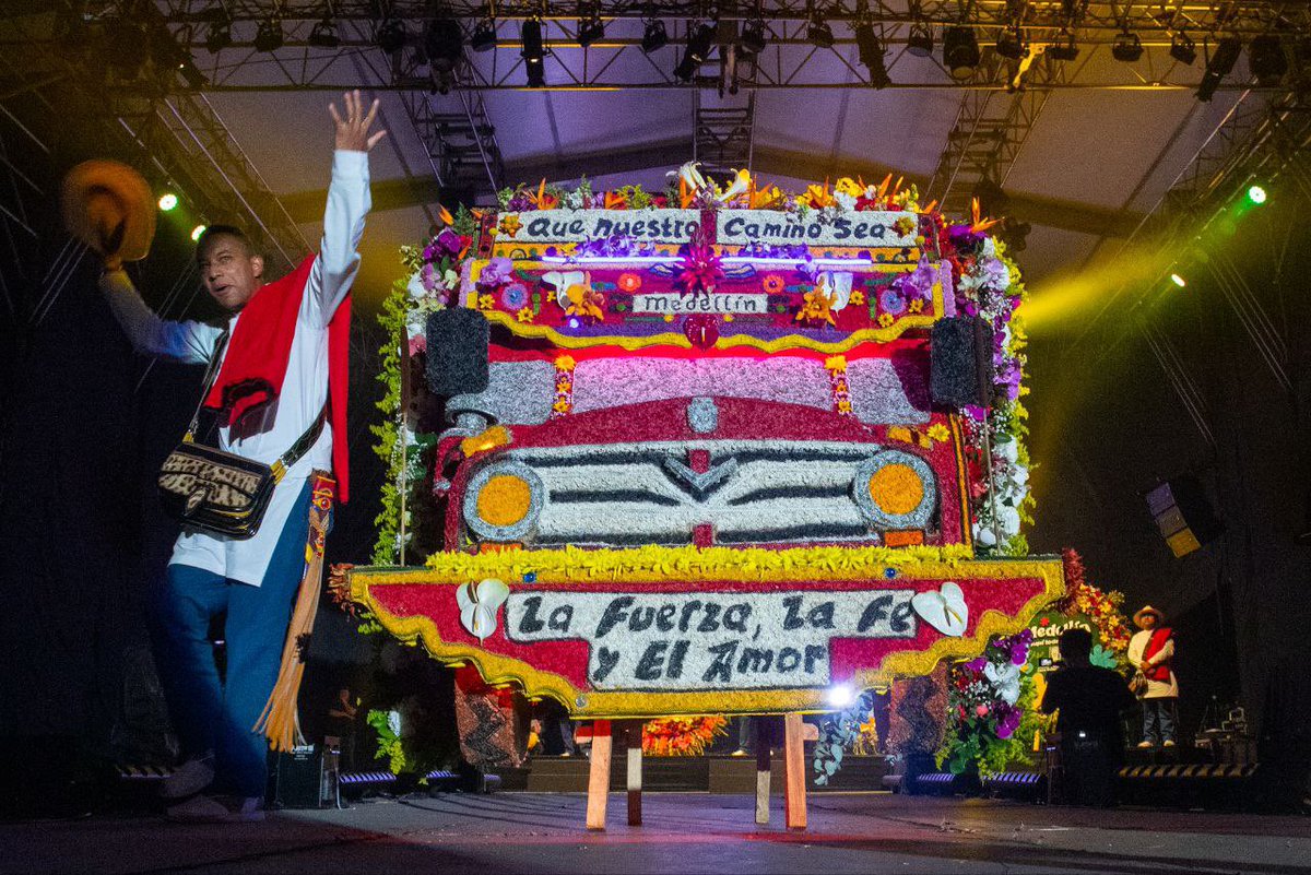 camivillamizar's tweet image. Llega la #FeriaDeLasFlores2022 🌸🌼🌺 100% presencial y para que podamos disfrutar al máximo, extenderemos los horarios de apertura de algunos establecimientos de comercio de acuerdo con la zona económica hasta las 4:00 a.m  (media mixtura) y/o 6:00 a.m (alta mixtura).