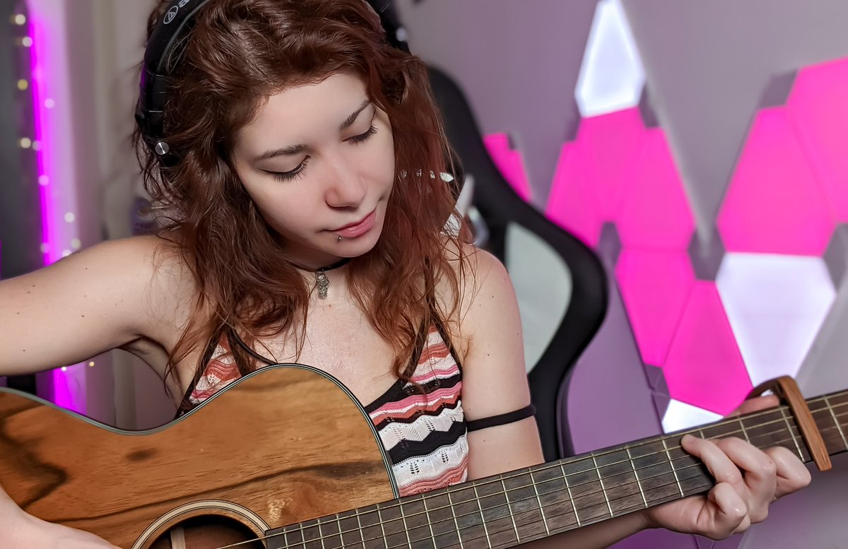 CutePutti's tweet photo. Working on something new 👀 Stay tuned for more! 🎧💕 #workinprogress #tanglewood #acousticguitar #audiotechnica #musicians https://t.co/xfkd89ZdCf