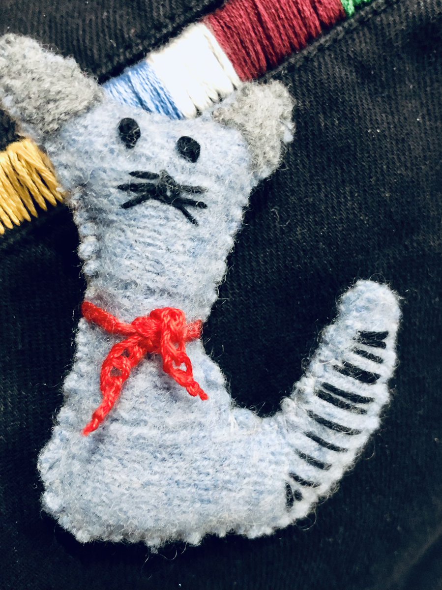 adecoder's tweet image. Ever seen a funnier looking cat?  Lol. Had a couple lil scraps and made this!