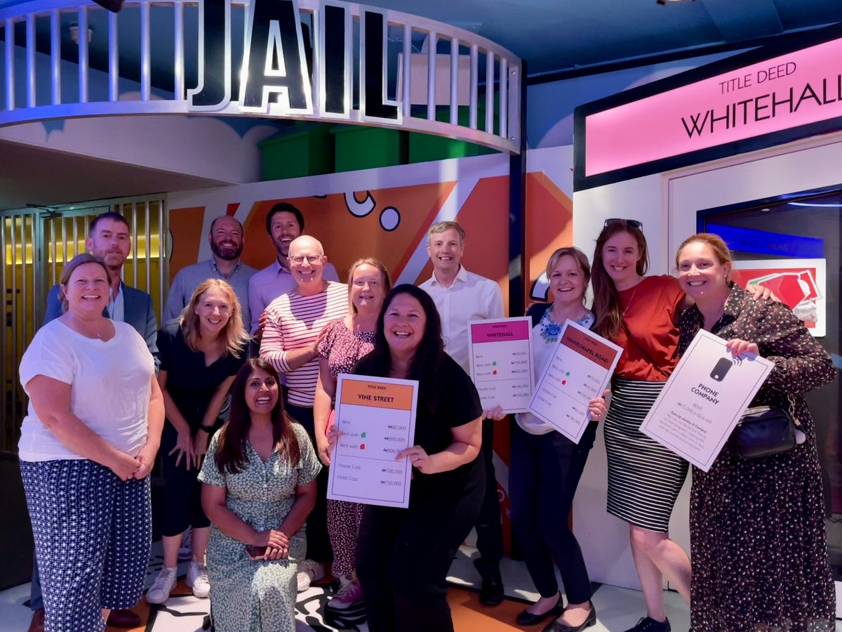 #JustVisiting @monopolyldn with team @healthiernwl #nhs 🐕 🎩