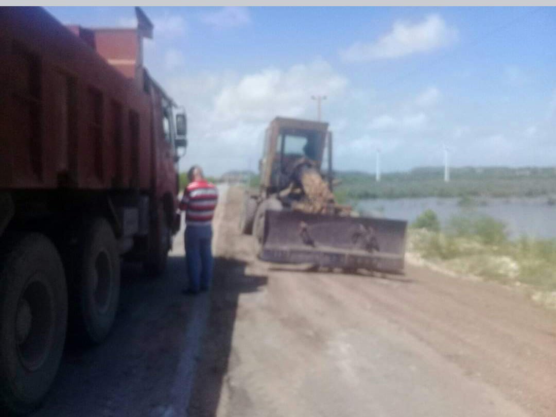 Se esta dando el punto final a la construccion de la banqueta de la conductora La Bandera por la UEB Ciego de Avila perteneciente a la Emroh Cuito Cuanavale