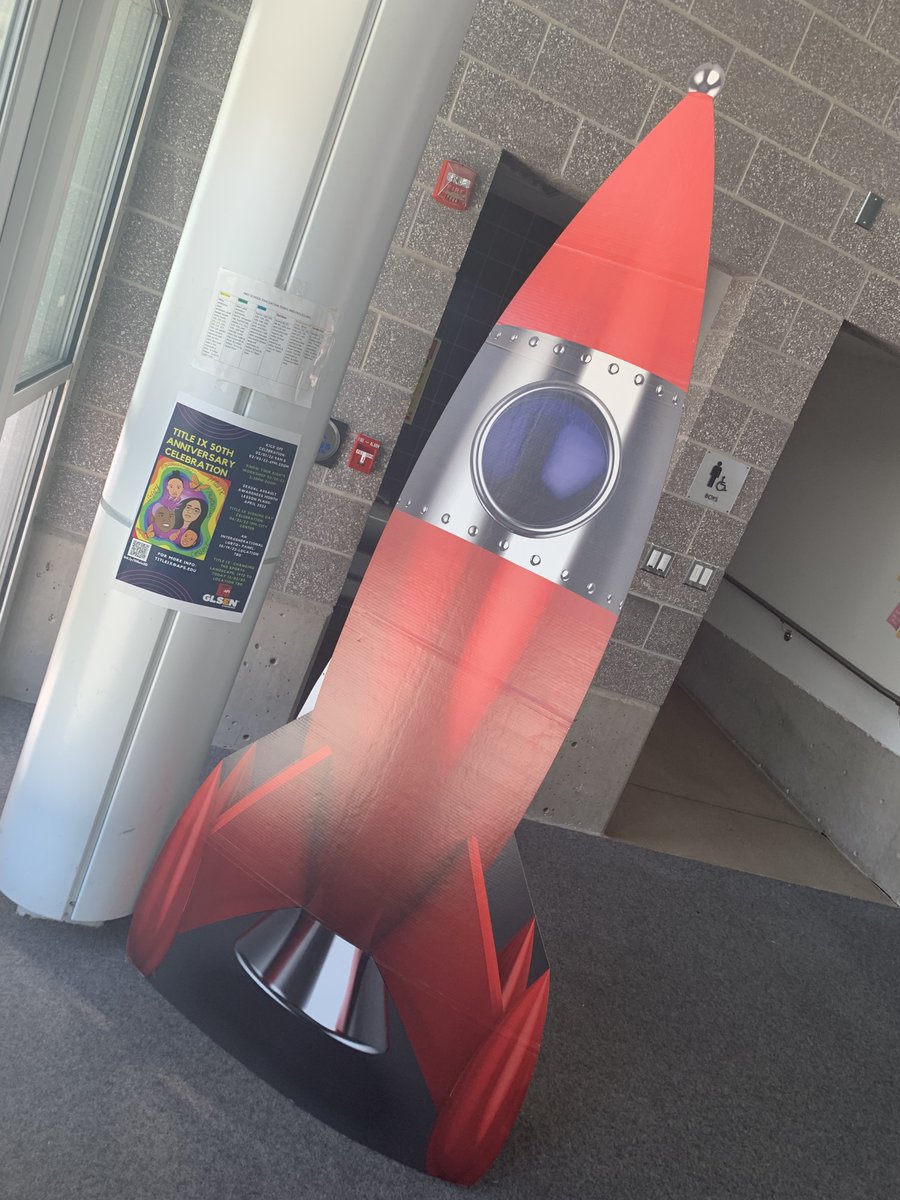 IESRockets's tweet photo. First Day of School for our Rockets!  #PeaceLoveRockets #RocketsFlyHigh #APSConnects @ABQschools @APSLZ4 @chris_zone4 https://t.co/UcNqQoDqkp