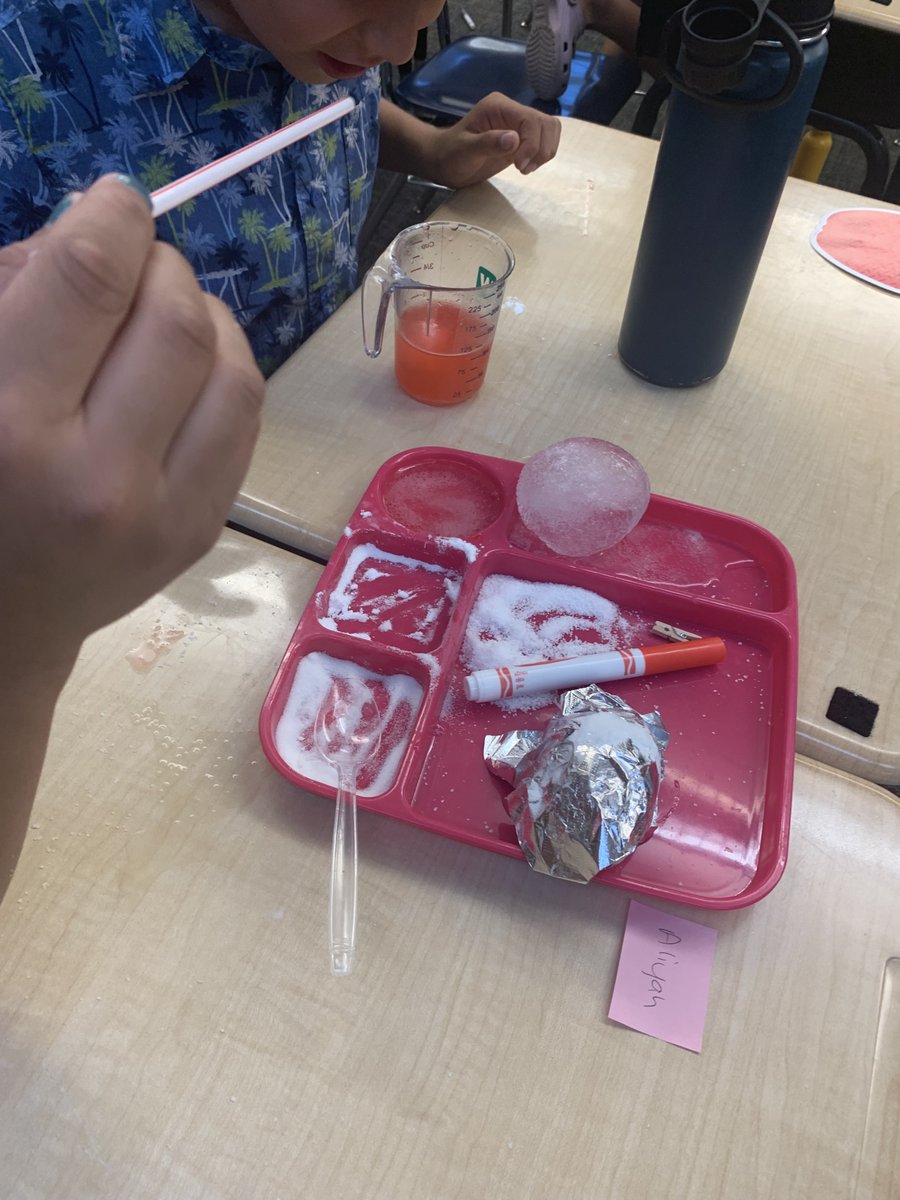 IESRockets's tweet photo. First Day of School for our Rockets!  #PeaceLoveRockets #RocketsFlyHigh #APSConnects @ABQschools @APSLZ4 @chris_zone4 https://t.co/UcNqQoDqkp