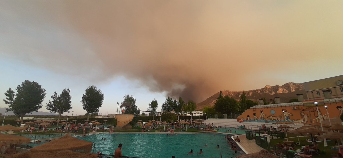MarcosSanchezQ's tweet photo. @Plan_INFOCA #IFJodar desde la piscina de Jódar https://t.co/siYSqu780j