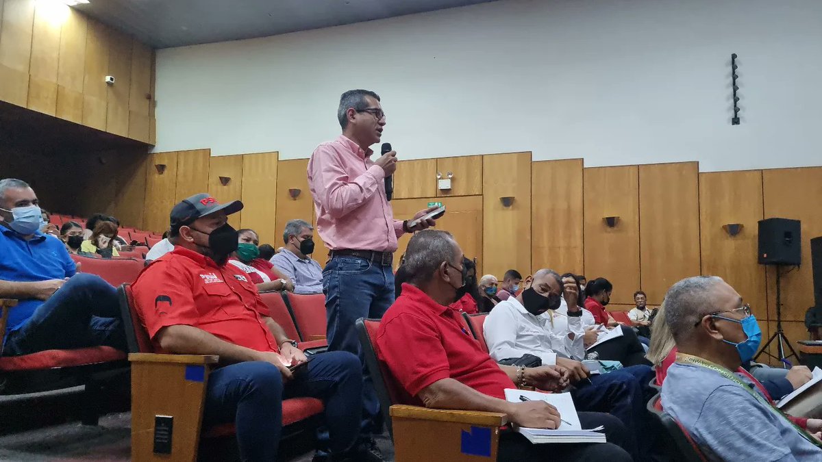 willy_casanova's tweet photo. En la instalación del Estado Mayor de Gas en el Zulia.

Vamos a acompañar desde el @PartidoPSUV en Maracaibo el mejoramiento, la distribución, y junto al pueblo organizado sincerar los precios del servicio de gas por cilindro.

Organizados y unidos.
@NicolasMaduro
@JacquelinePSUV https://t.co/Pphu9GguT1
